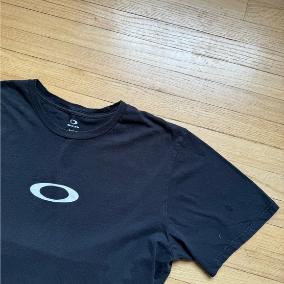Vintage Oakley T Shirt y2k
Rare Model Big Boy Size - Picture 3 of 5
